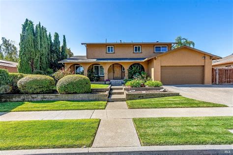 This home last sold for $895,000 in June 2023. . Zillow napa